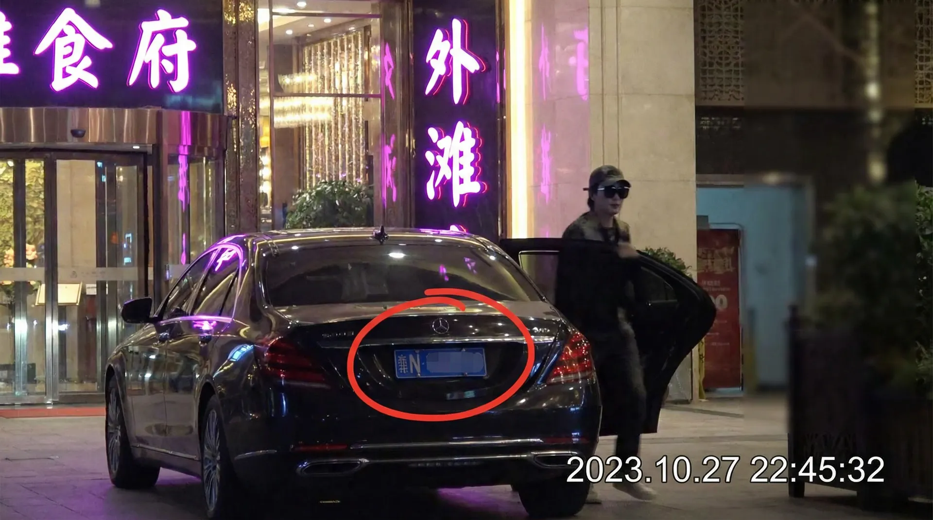 b体育平台娱乐 - 豪车餐厅外偷拍